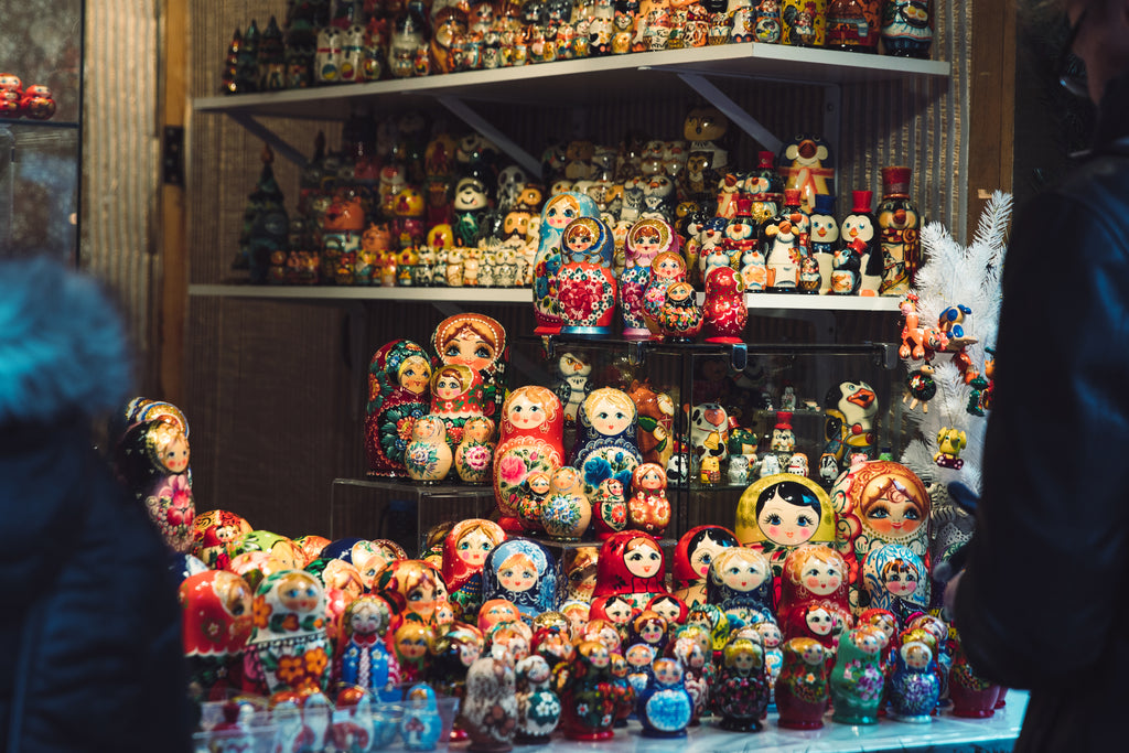 files/wooden-russian-dolls-in-window.jpg